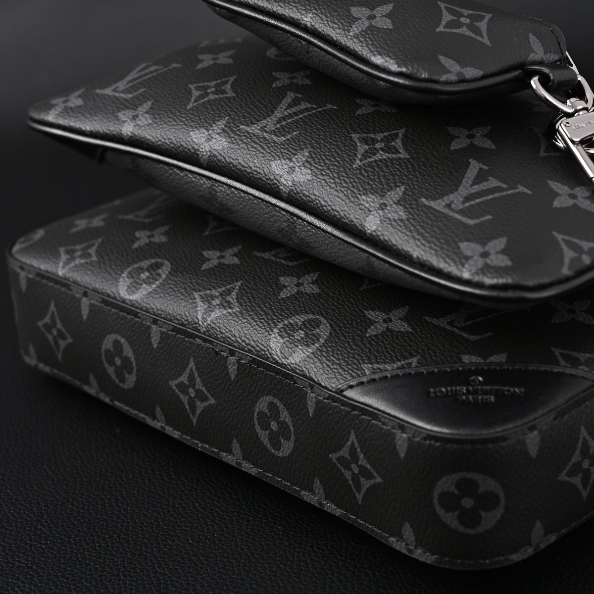 Louis Vuitton Discovery Pochette MM – Monogram Eclipse